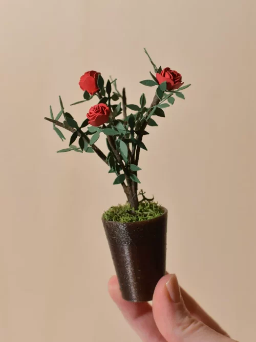 Petit rosier rouge en papier