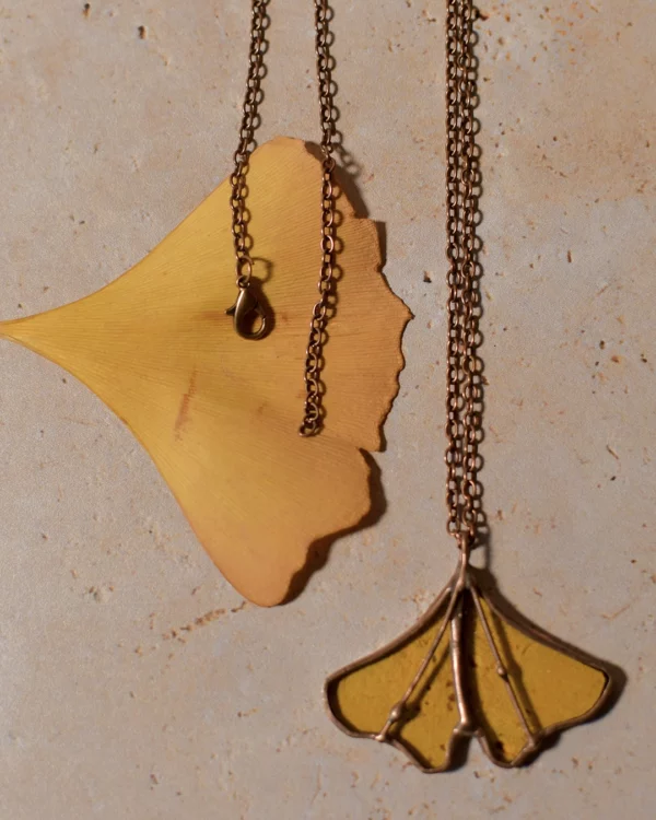 Ginkgo-nintai-collier-detail-jaune Vitrail Collier Ginkyo Nintai jaune