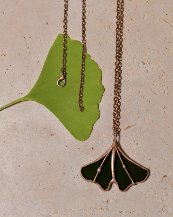 Ginkgo-nintai-collier-detail-vert Vitrail Collier Ginkyo Nintai vert