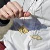 Ginkgo-nintai-collier-main-jaune Vitrail Collier Ginkyo Nintai jaune