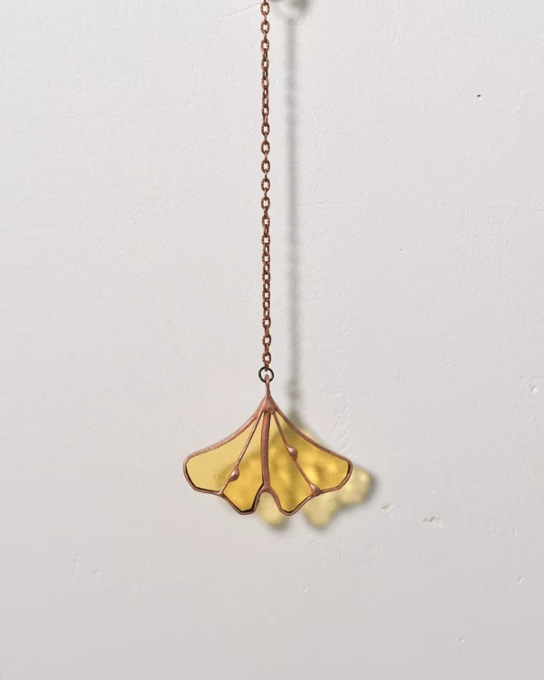 ginkgo-nintai-pendentif-presentation-jaune Vitrail Pendentif Ginkyo Nintai jaune